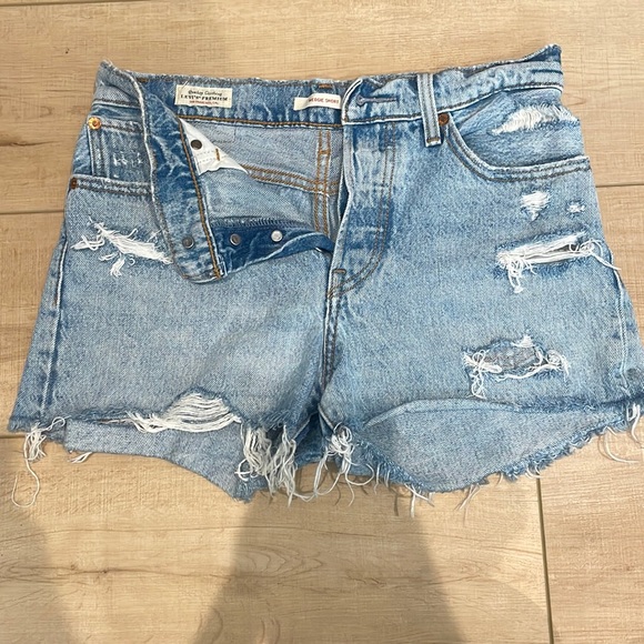 Levi’s Wedgie Shorts - Picture 1 of 3